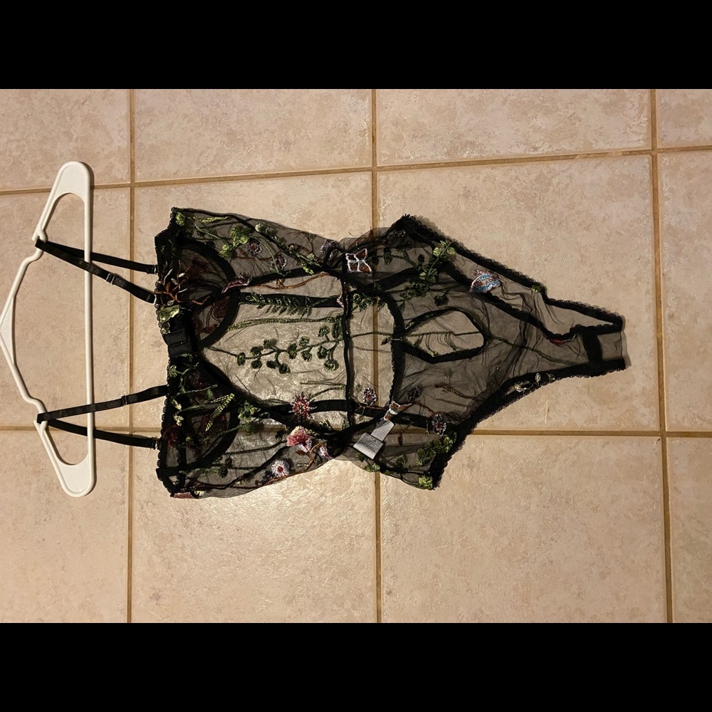 Corset - Picture 3 of 4